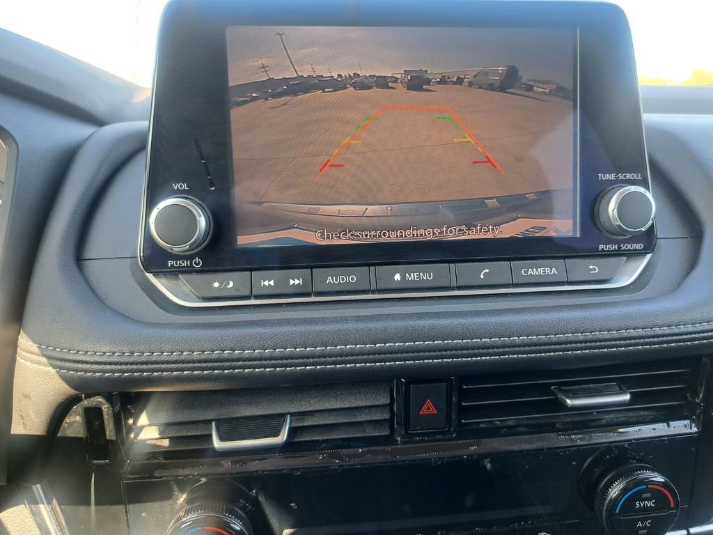 Used 2022 Nissan Rogue SV image 11