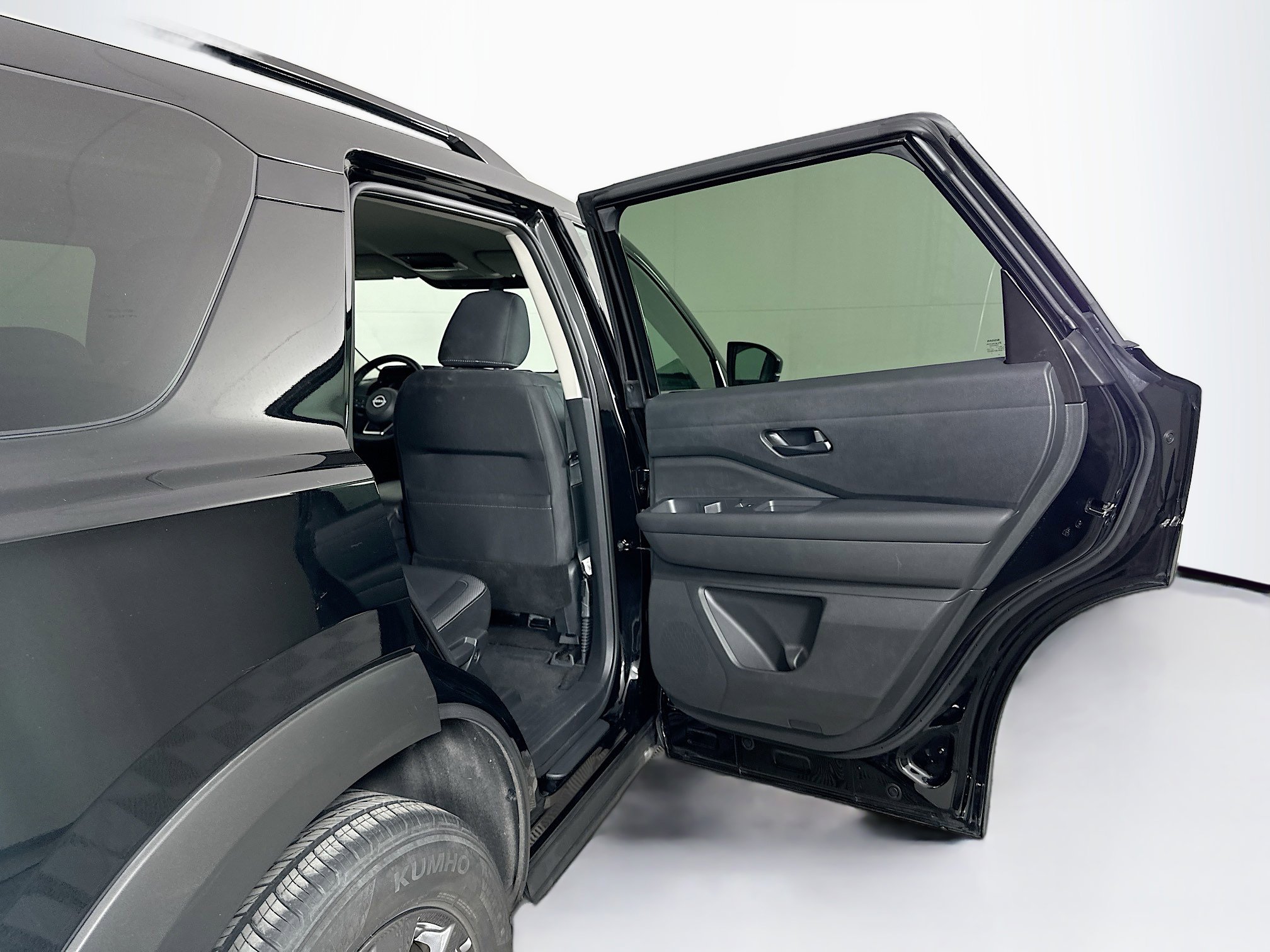 Used 2025 Nissan Pathfinder SV image 31