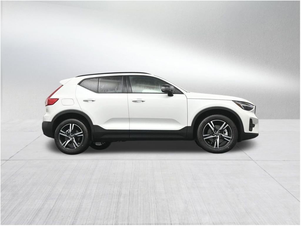 New 2026 Volvo XC40 B4 Core FWD image 26