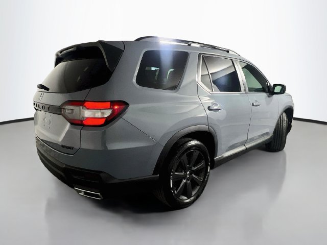Used 2025 Honda Pilot Sport image 8