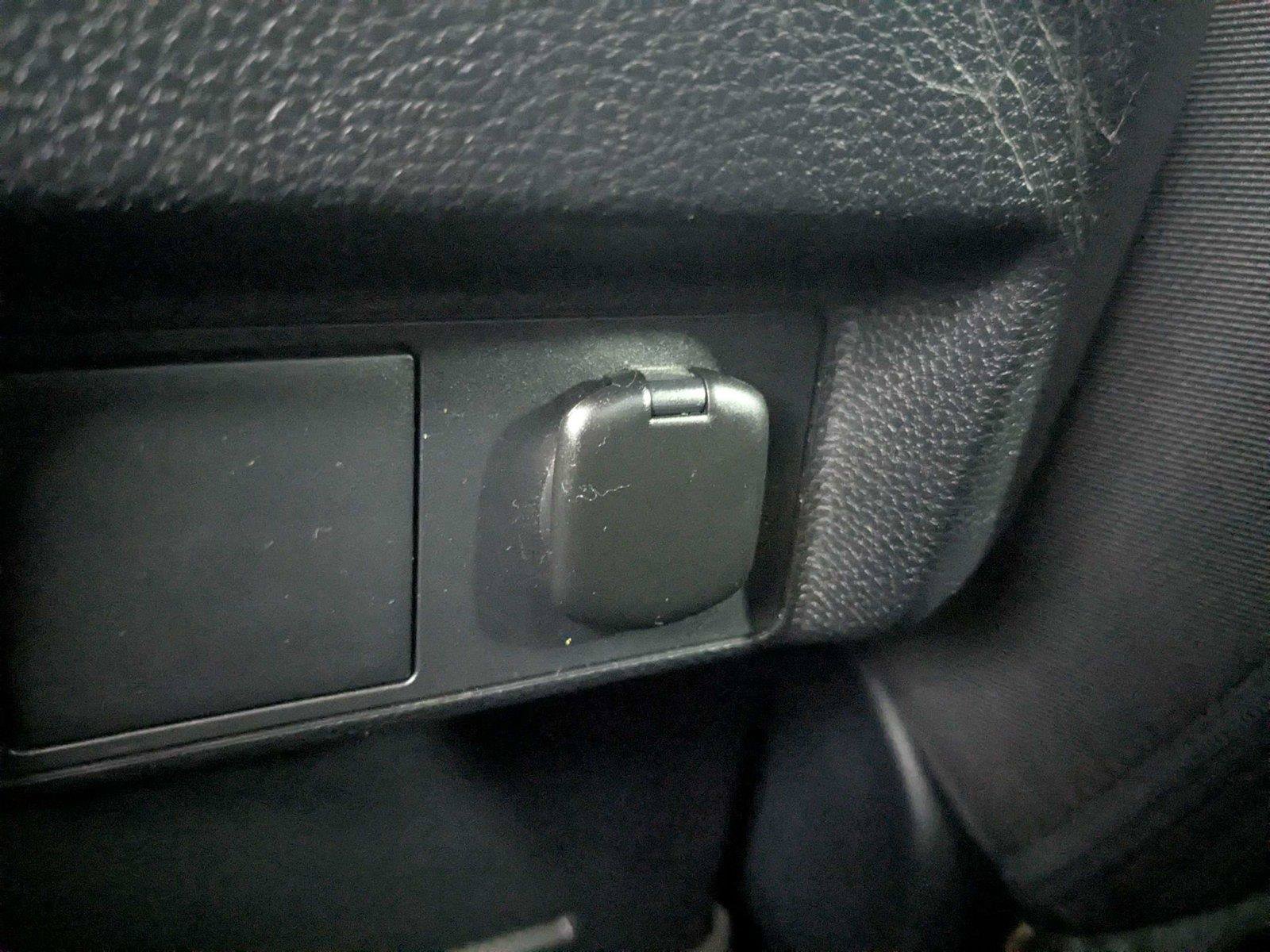 Used 2025 Toyota Tacoma SR AWD/4WD image 36