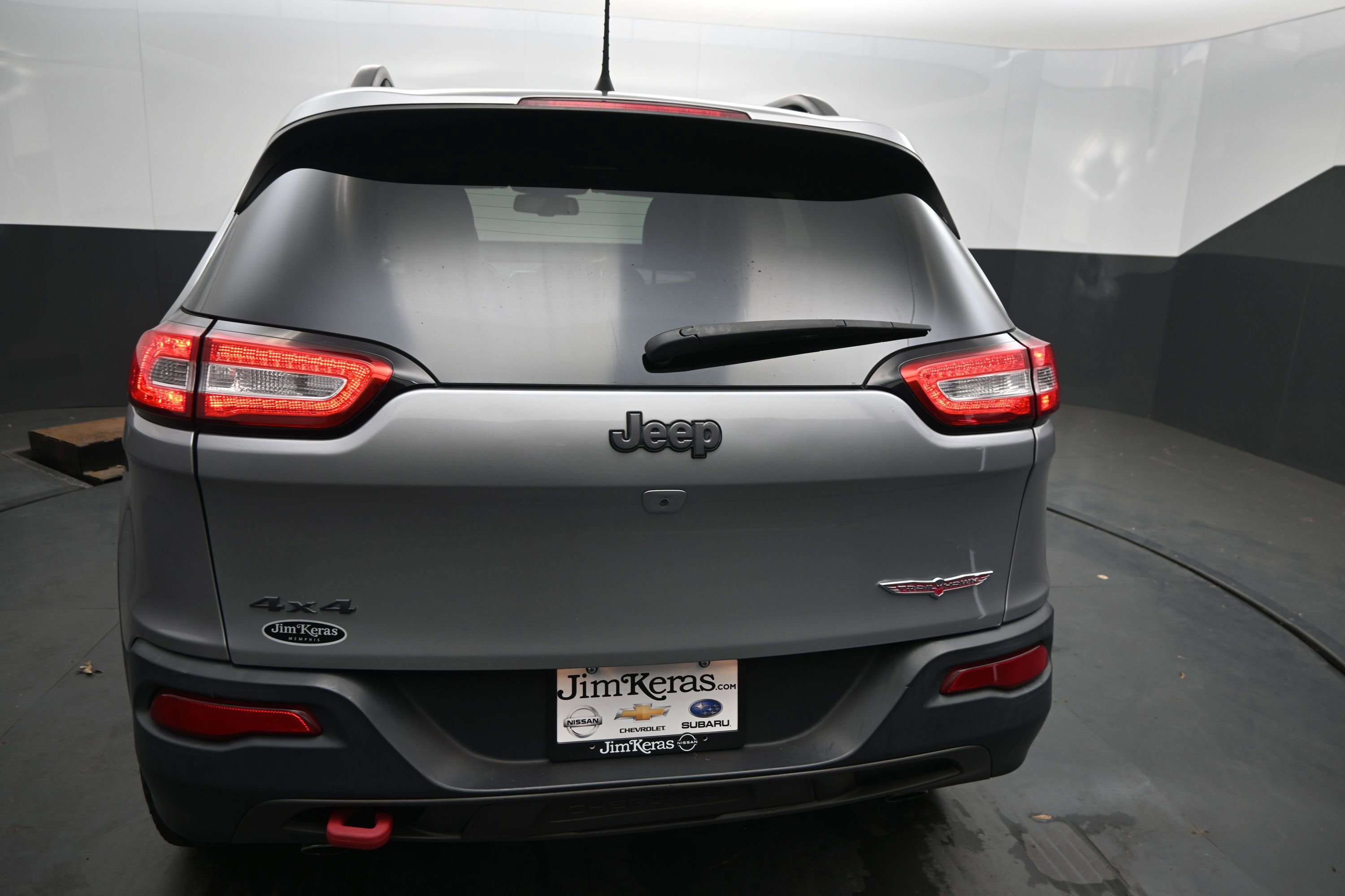 Used 2016 Jeep Cherokee Trailhawk w/ Comfort/Convenience Group AWD/4WD image 12