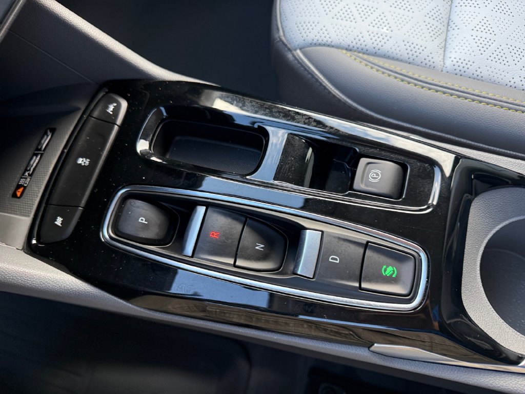 Used 2023 Chevrolet Bolt EUV Premier FWD image 19