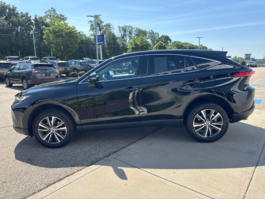 Used 2023 Toyota Venza LE AWD/4WD image 8