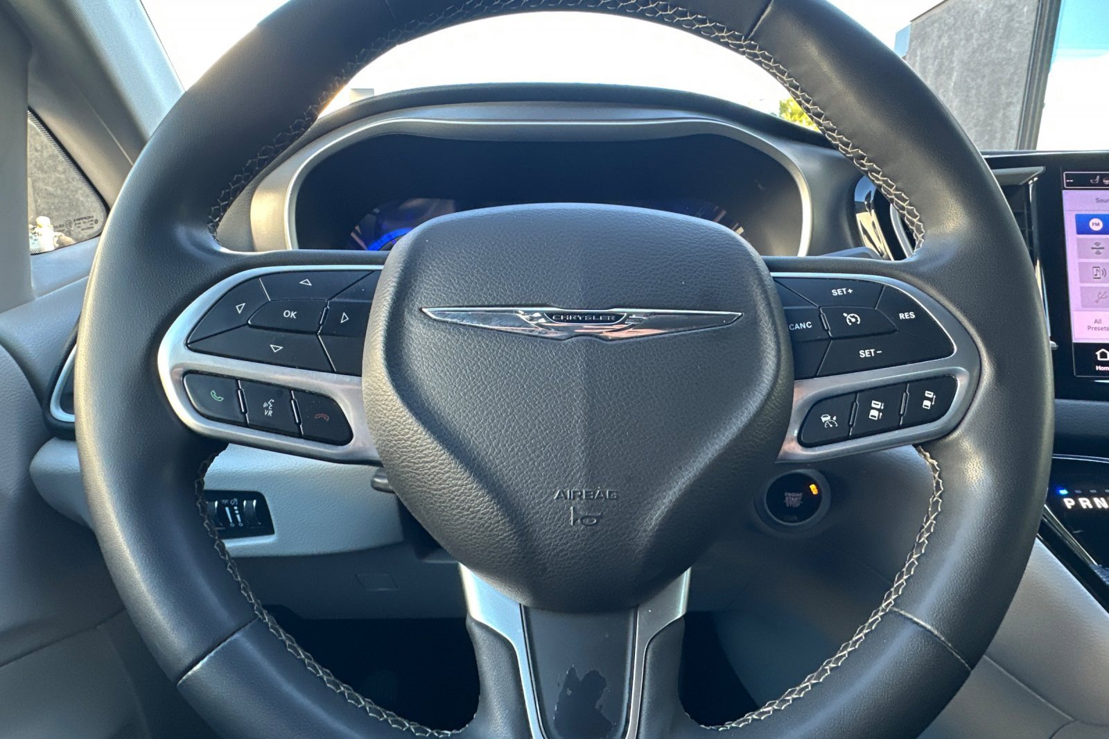 Used 2022 Chrysler Pacifica Touring-L image 25