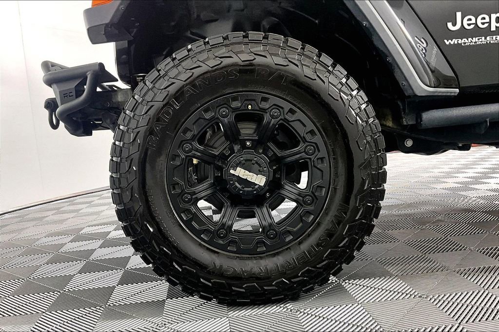 Used 2018 Jeep Wrangler Unlimited Sahara AWD/4WD image 8