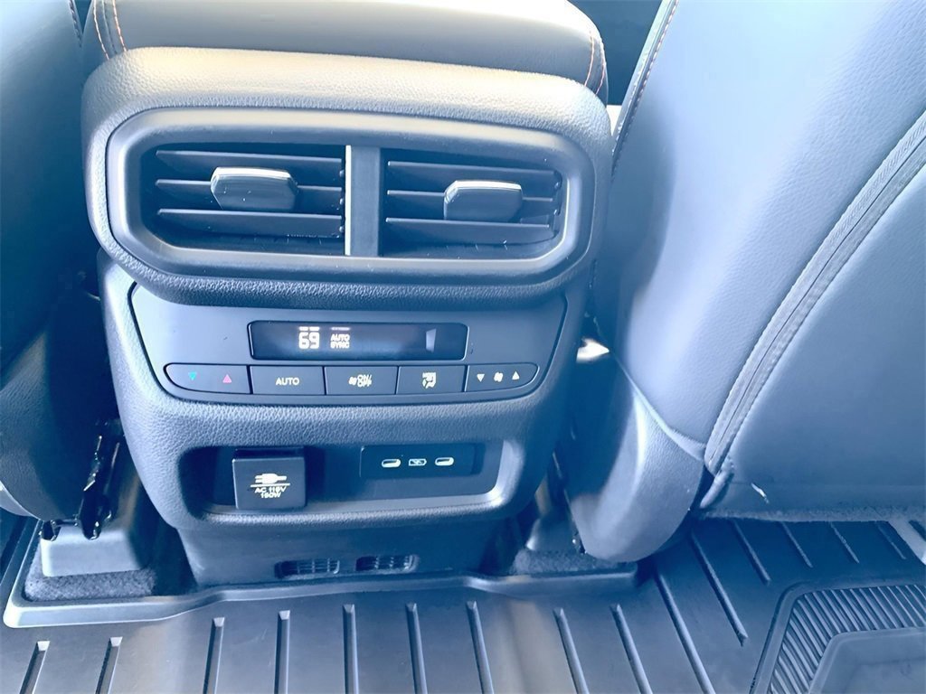 Used 2025 Honda Pilot TrailSport image 21