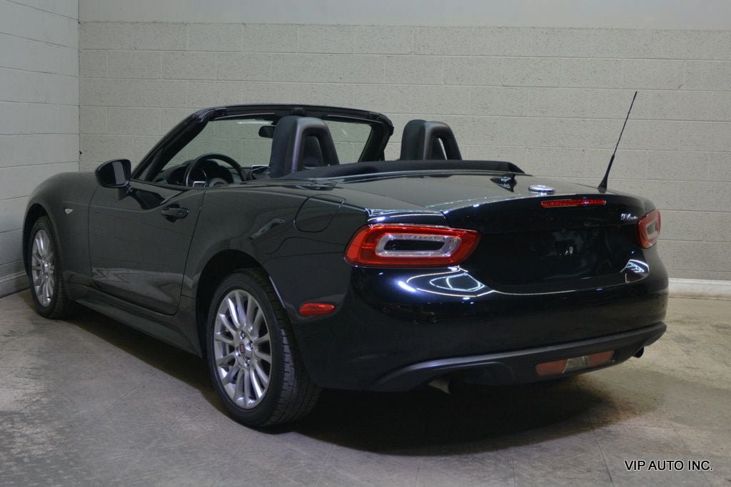 Used 2018 FIAT 124 Spider Classica w/ Technology & Siriusxm Group RWD image 5
