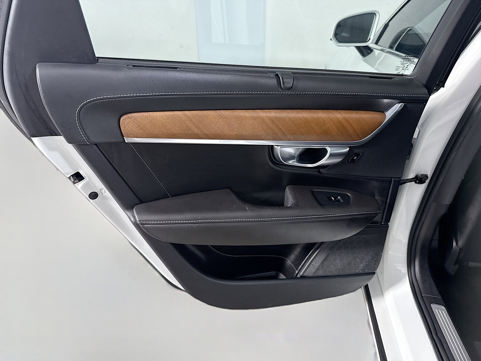 Used 2017 Volvo S90 T6 Inscription w/ Vision Package image 26