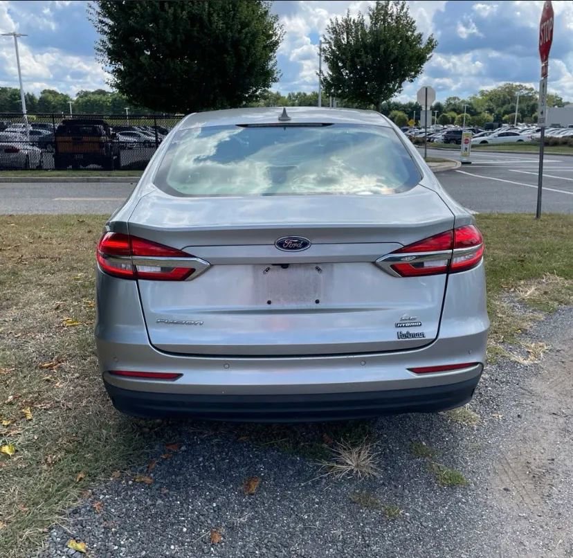 Used 2020 Ford Fusion SE image 6