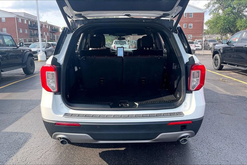 Certified 2023 Ford Explorer Platinum w/ Technology Package AWD/4WD image 28