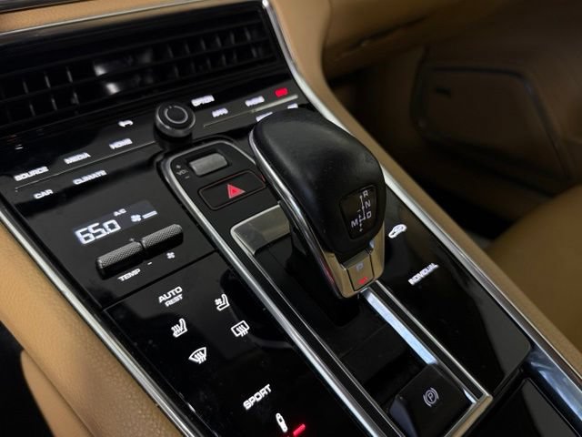 Used 2021 Porsche Panamera RWD image 22