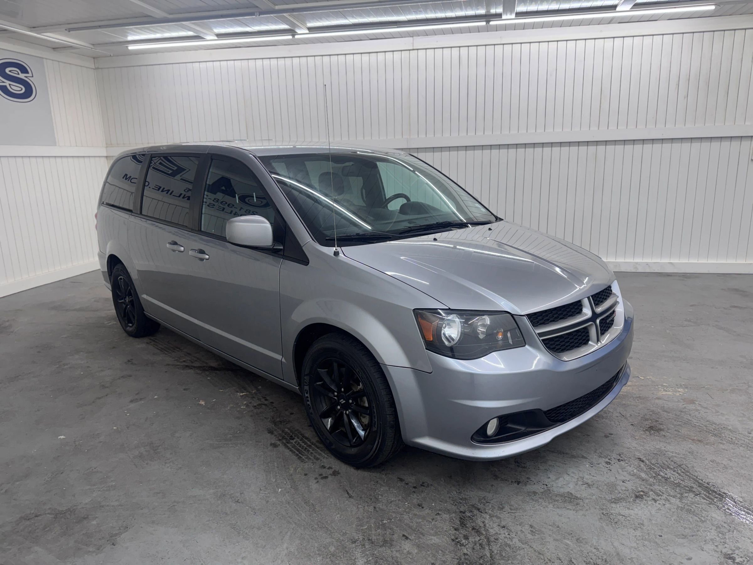 Used 2019 Dodge Grand Caravan GT image 3