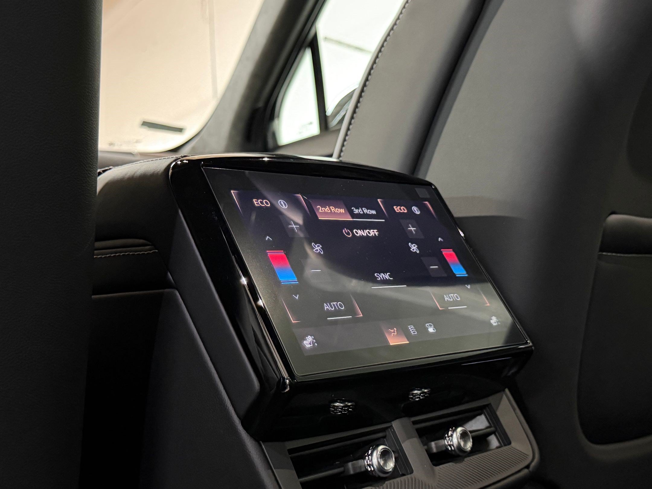 New 2027 Cadillac Vistiq Platinum AWD/4WD image 38