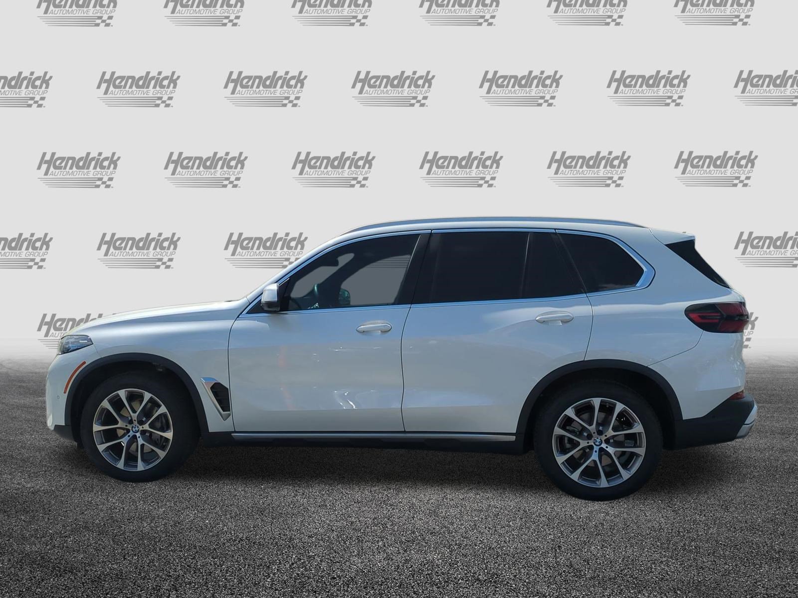 Certified 2025 BMW X5 xDrive40i w/ Executive Package image 7