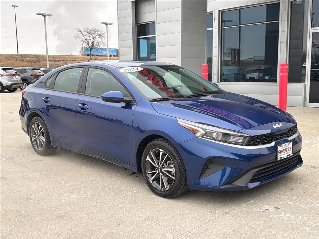 Used 2024 Kia Forte LXS image 2