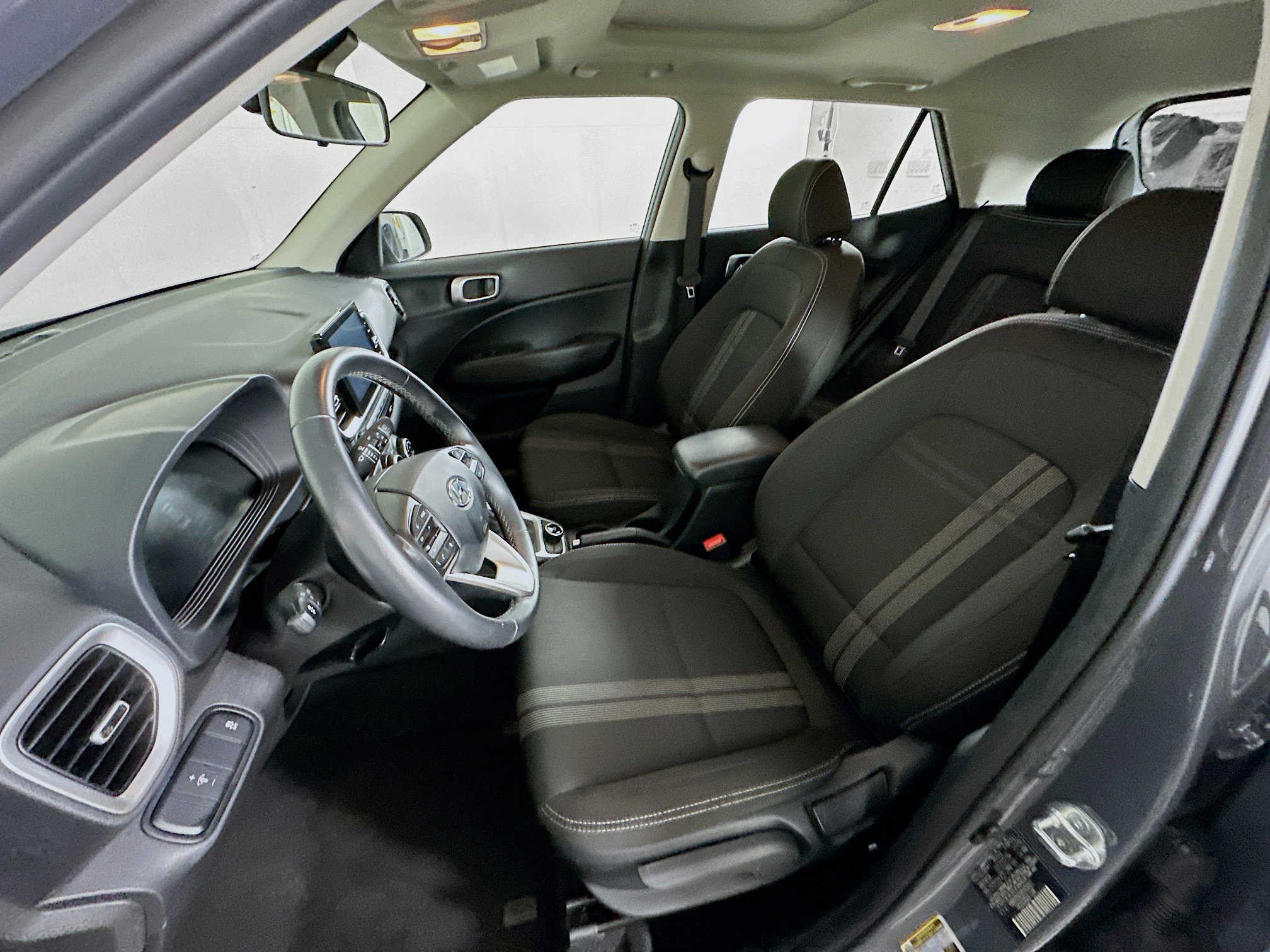 Used 2024 Hyundai Venue SEL image 13