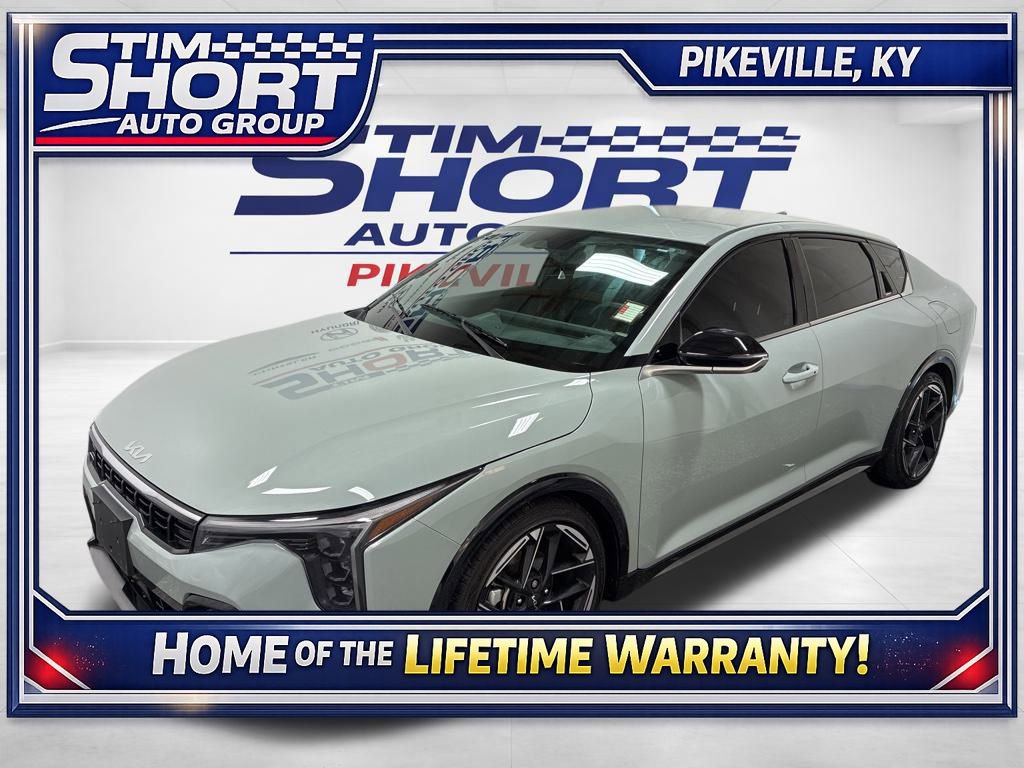 Used 2025 Kia K4 GT-Line image 1