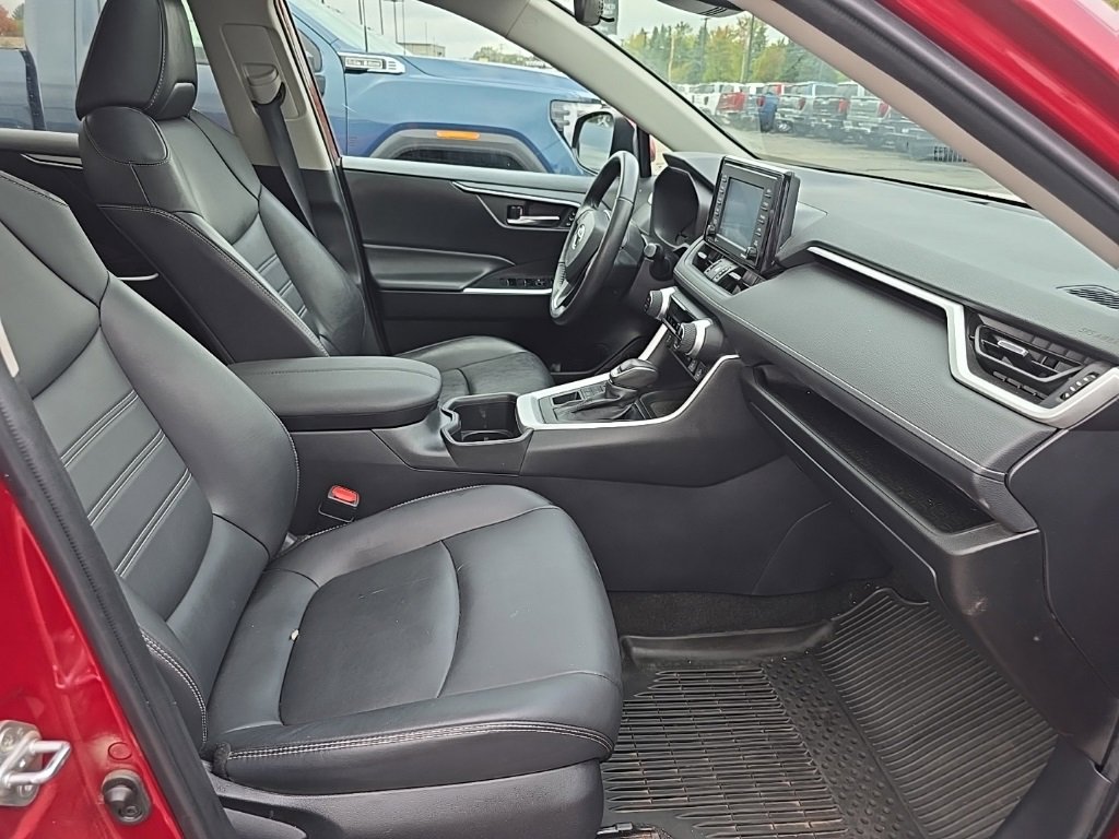 Used 2022 Toyota RAV4 XLE Premium image 10