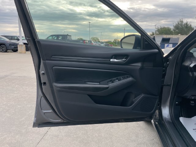 Used 2025 Nissan Altima 2.5 SV FWD image 20