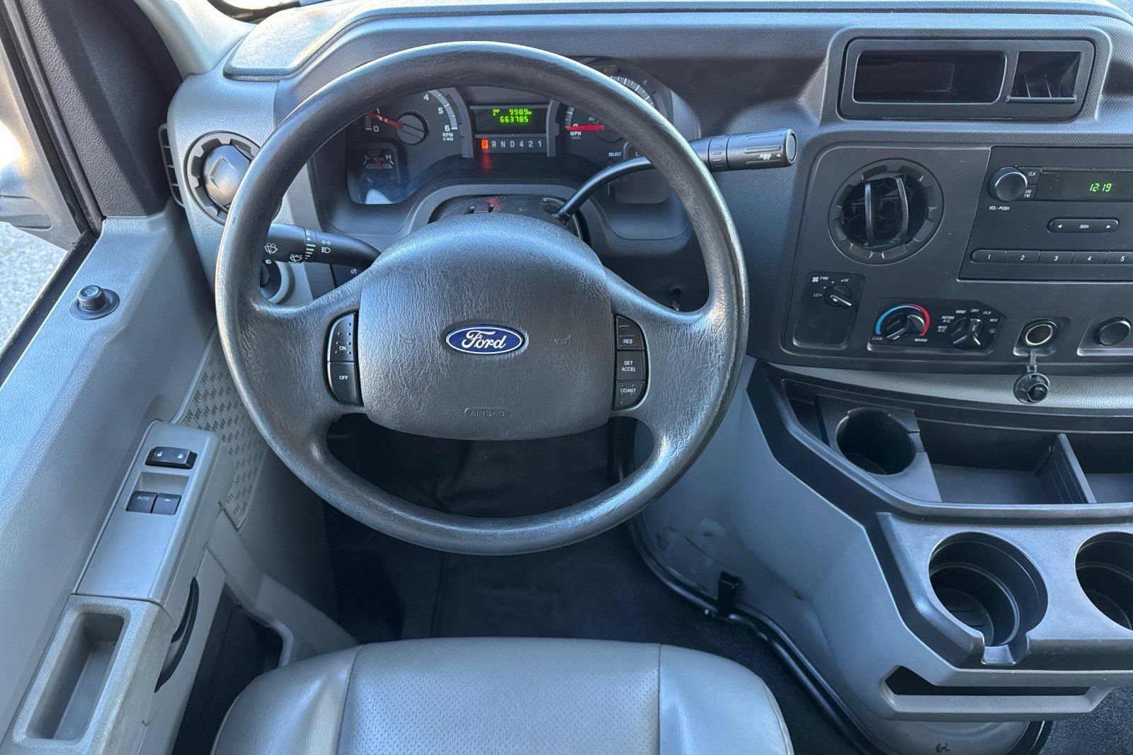 Used 2019 Ford E-450 and Econoline 450 Super Duty w/ Power Windows & Locks Group RWD image 14