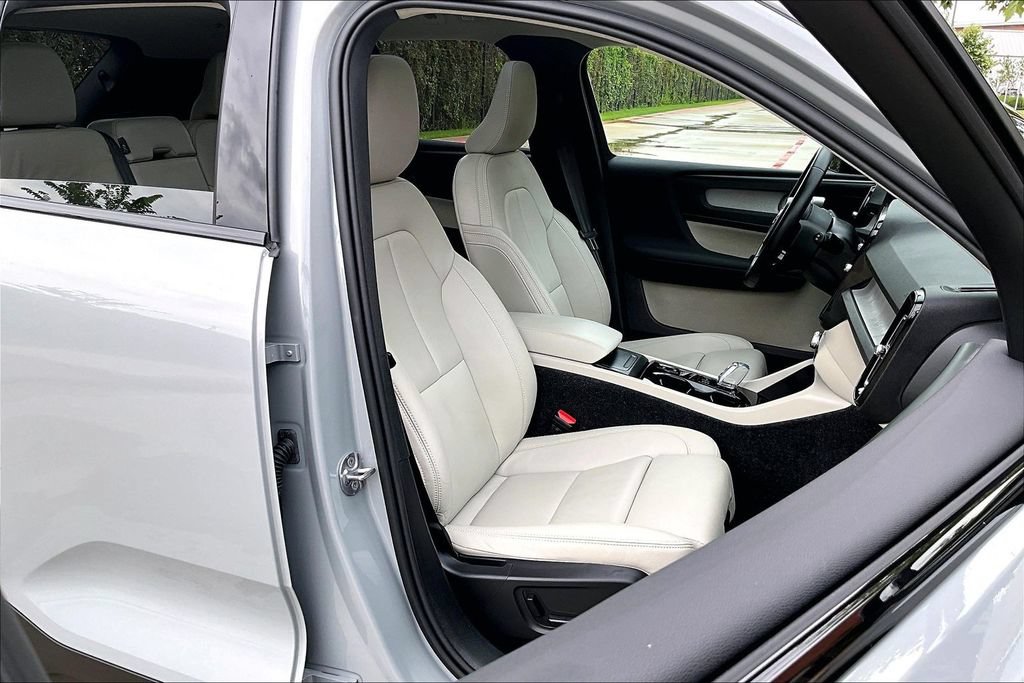 Used 2026 Volvo XC40 B5 Plus AWD/4WD image 10