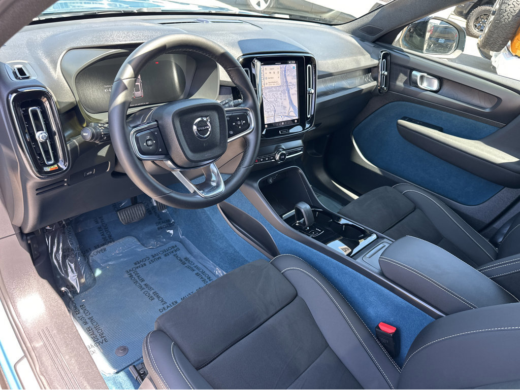 Used 2023 Volvo XC40 Recharge Plus image 16