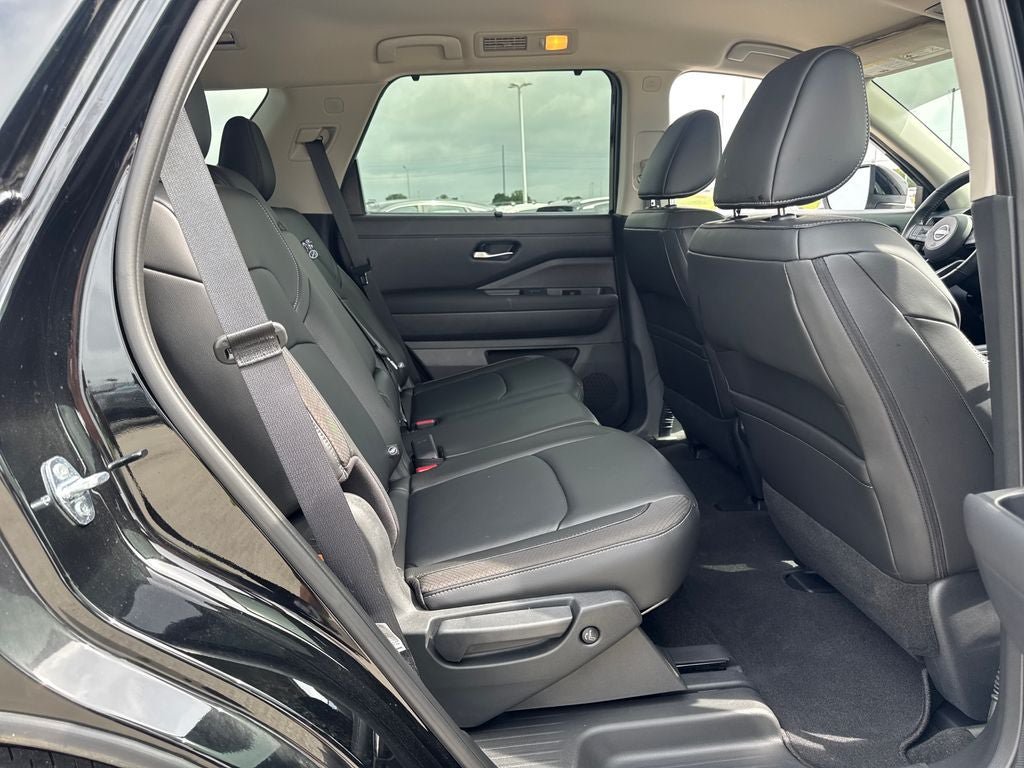 Used 2025 Nissan Pathfinder SL w/ Cargo Package FWD image 13