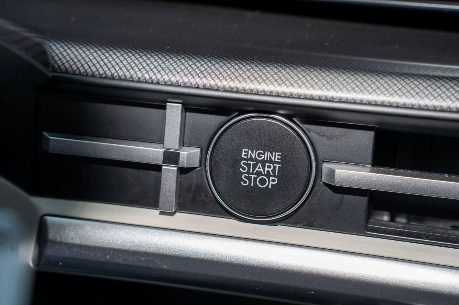 Used 2025 Hyundai Santa Fe SEL FWD image 35