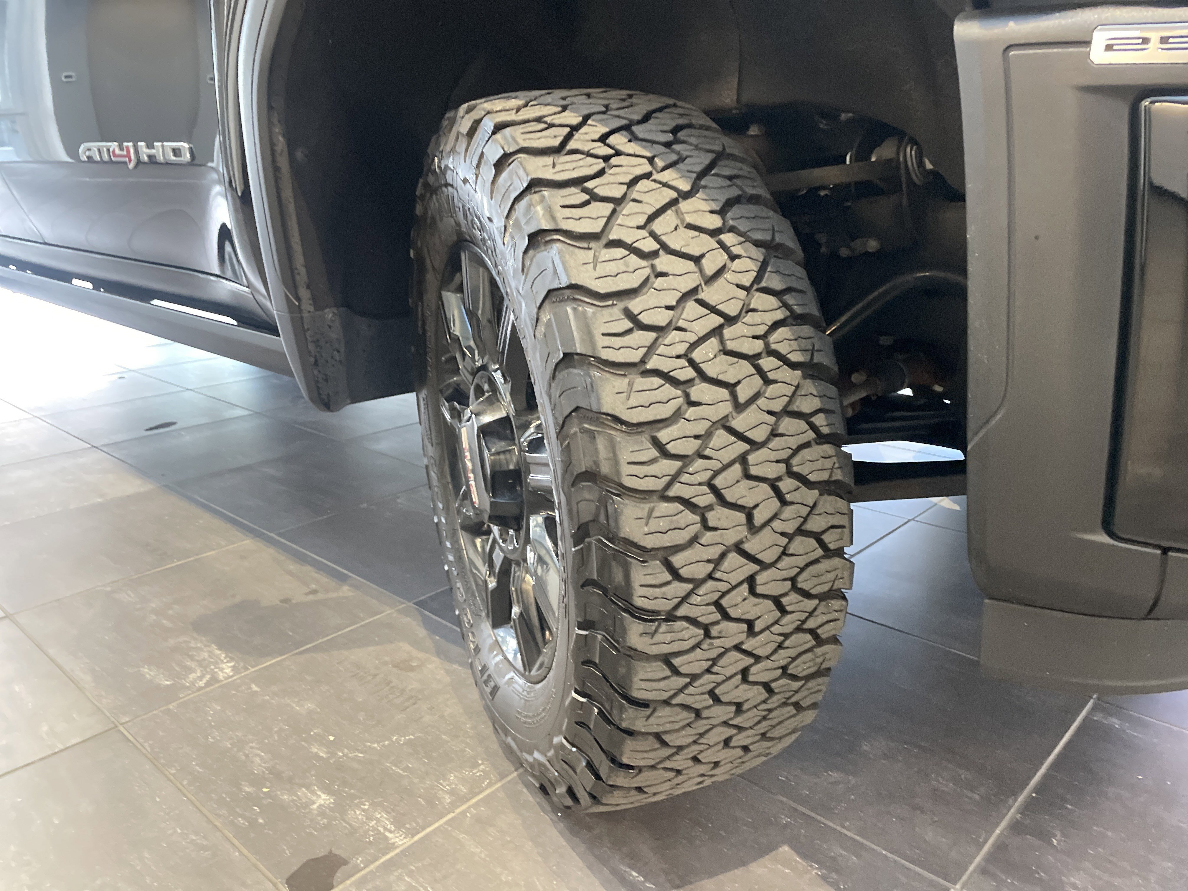 Used 2024 GMC Sierra 2500 AT4 w/ AT4 Premium Plus Package AWD/4WD image 14