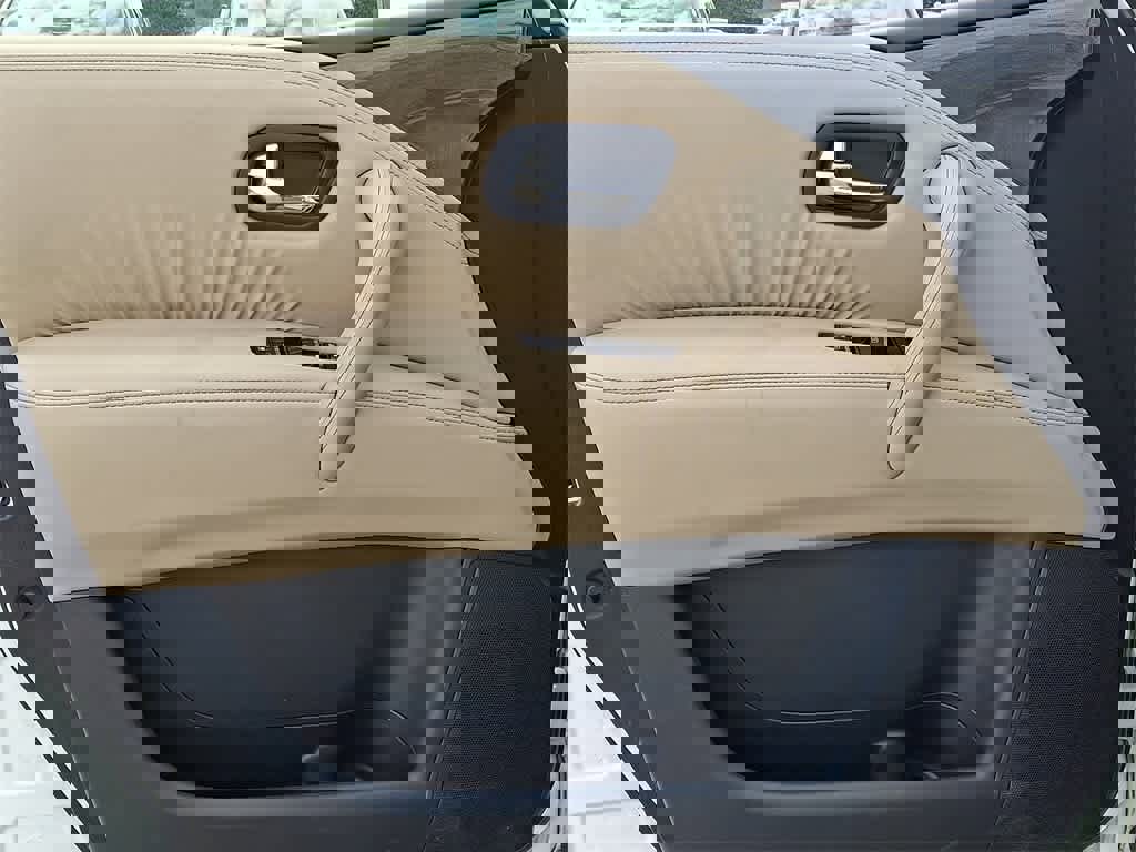 Used 2024 Nissan Armada SV image 14