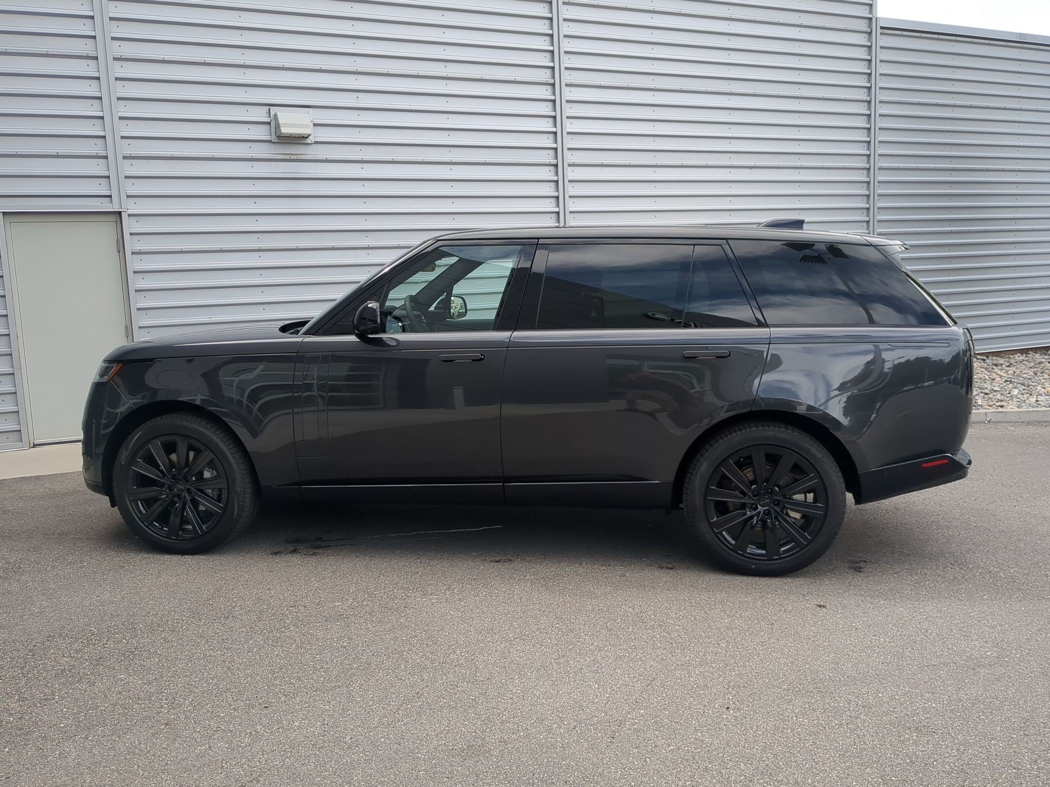 New 2026 Land Rover Range Rover Long Wheelbase SE AWD/4WD image 8