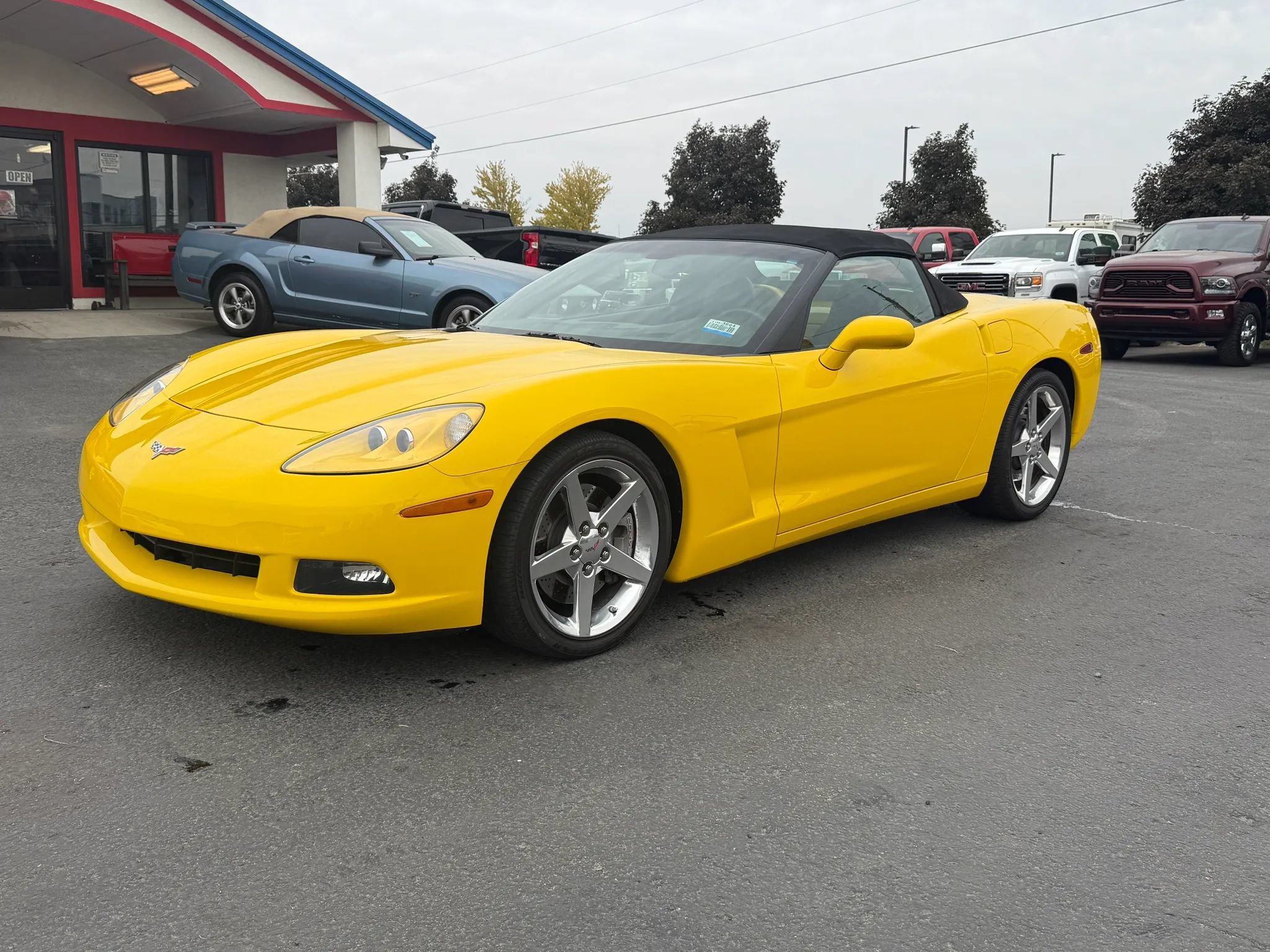Used 2006 Chevrolet Corvette Convertible w/ Preferred Equipment Group RWD video 1