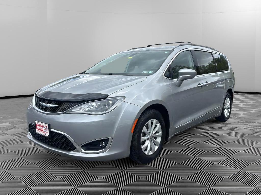 Used 2017 Chrysler Pacifica Touring-L FWD video 1