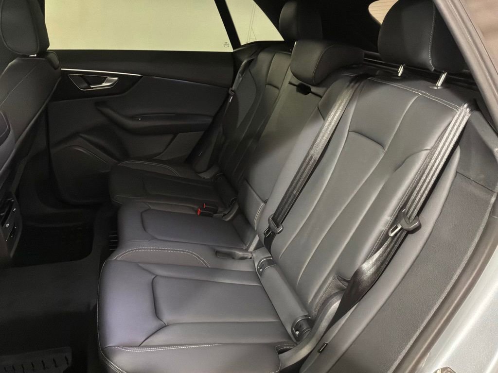Used 2025 Audi Q8 Premium w/ Convenience Package AWD/4WD image 18