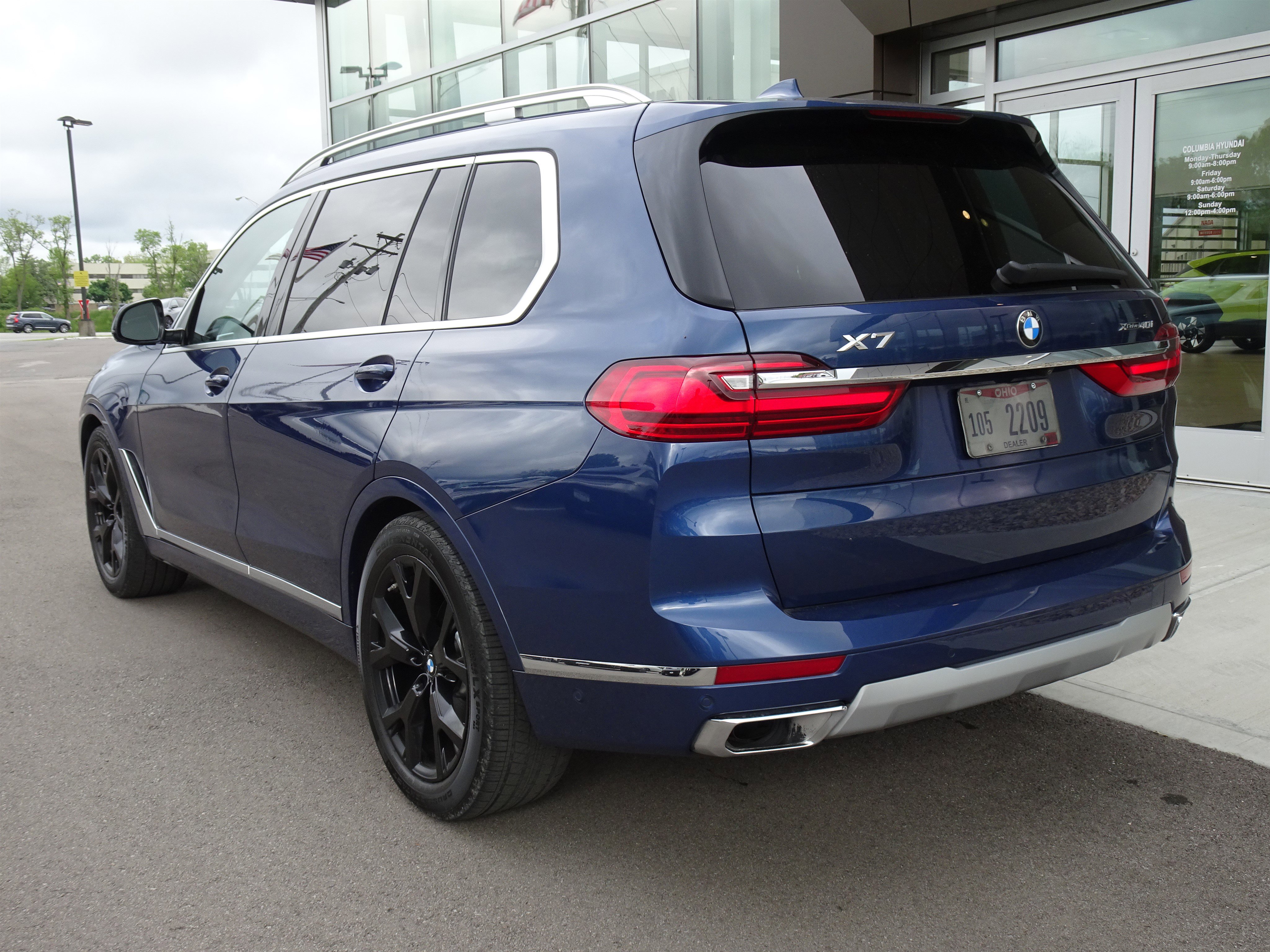 Used 2022 BMW X7 xDrive40i w/ Premium Package image 3