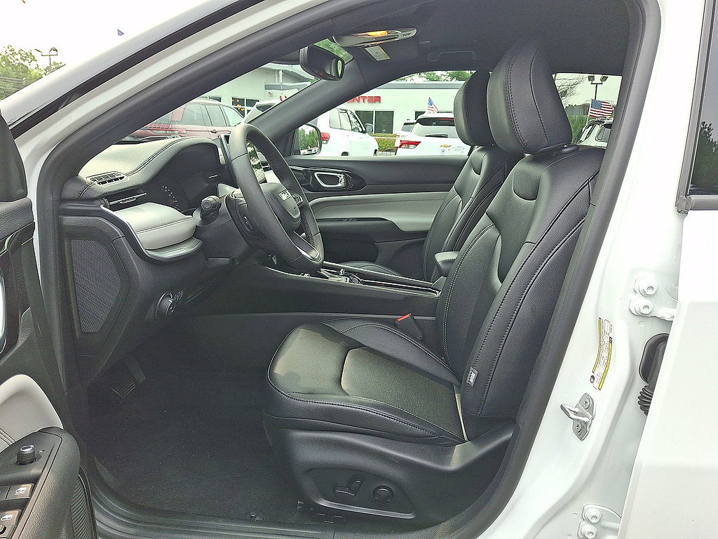 Used 2025 Jeep Compass Limited AWD/4WD image 14