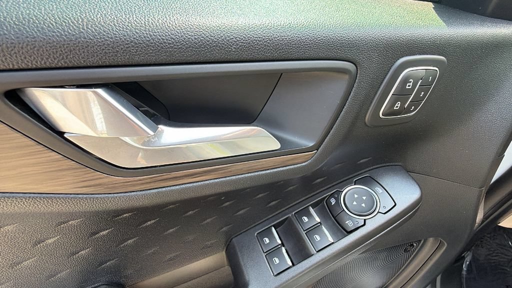 Used 2020 Ford Escape Titanium FWD image 15