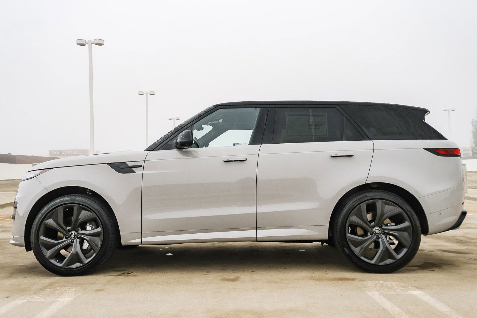 New 2025 Land Rover Range Rover Sport Dynamic SE image 8