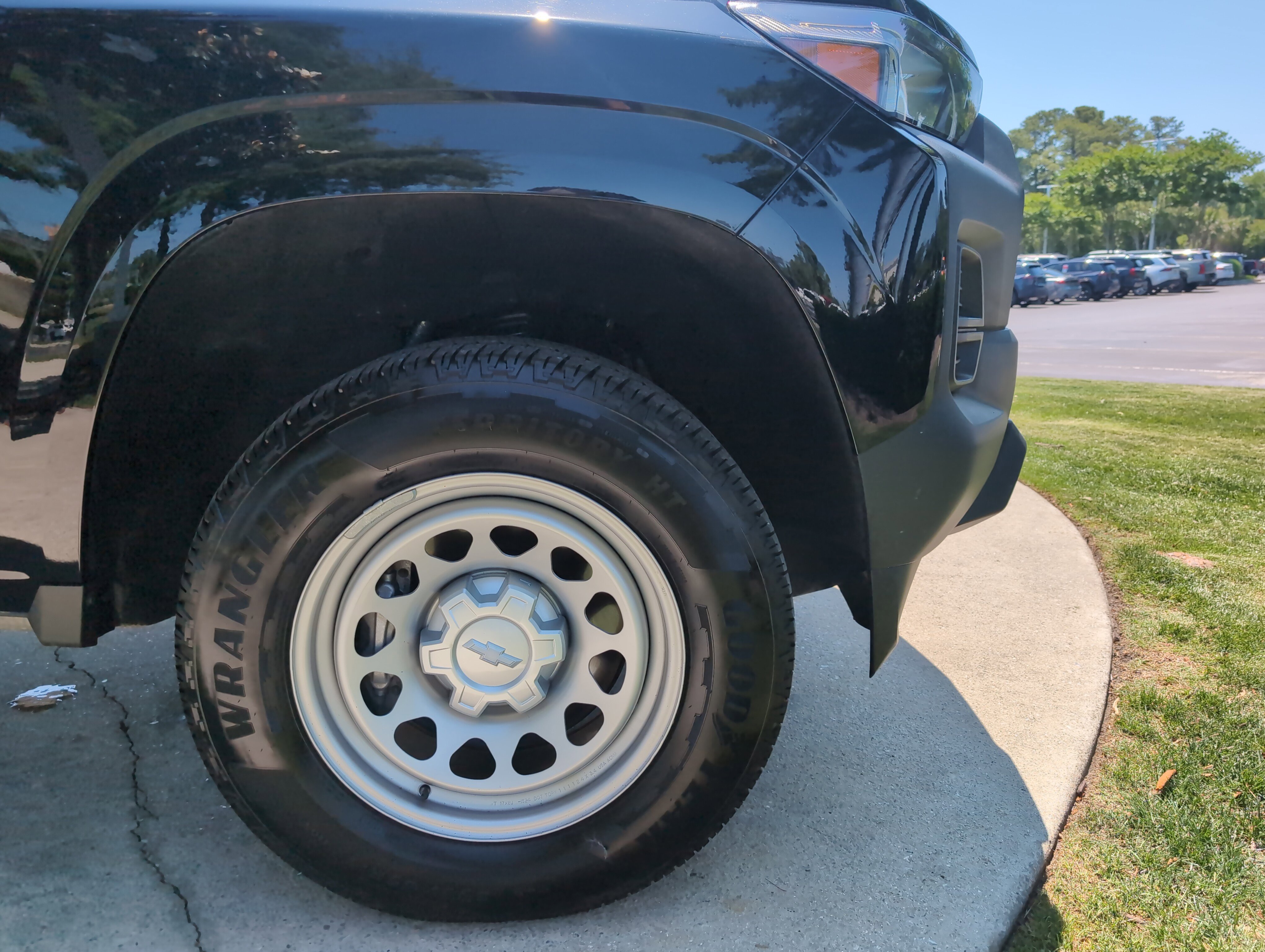 Used 2025 Chevrolet Colorado W/T AWD/4WD image 13