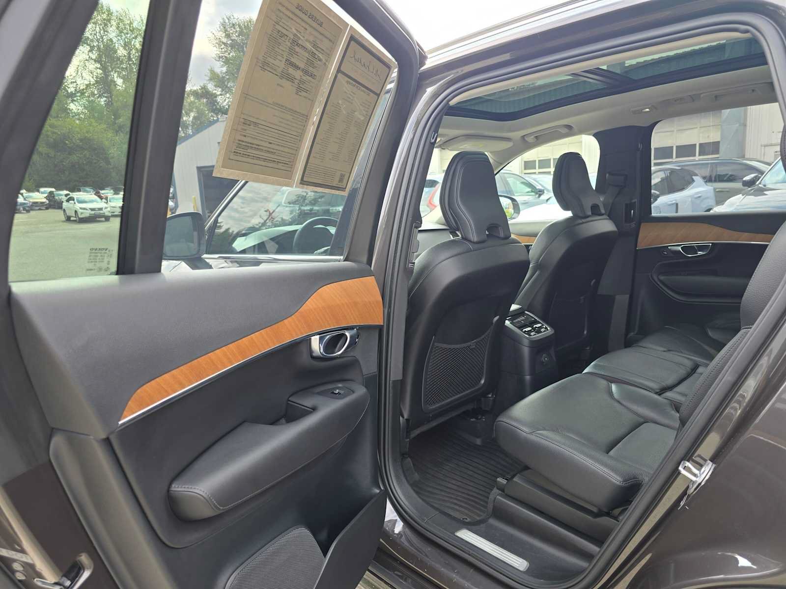 Certified 2023 Volvo XC90 T8 Plus w/ Protection Package Premier AWD/4WD image 17