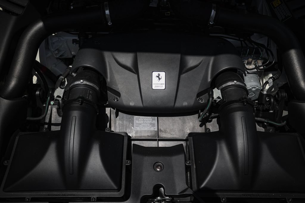 Used 2015 Ferrari California T RWD image 26