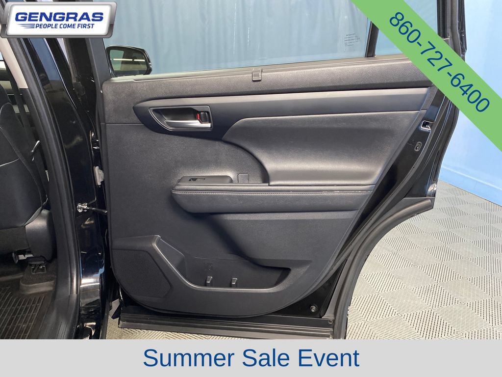 Used 2023 Toyota Highlander XLE AWD/4WD image 42