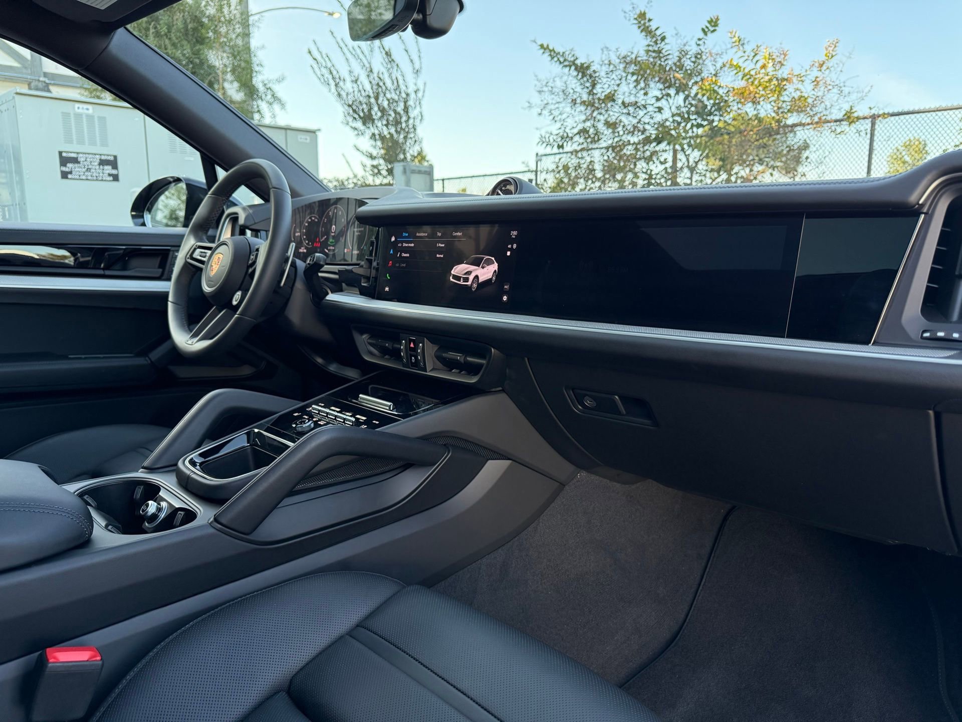 New 2025 Porsche Cayenne E-Hybrid Coupe AWD/4WD image 25