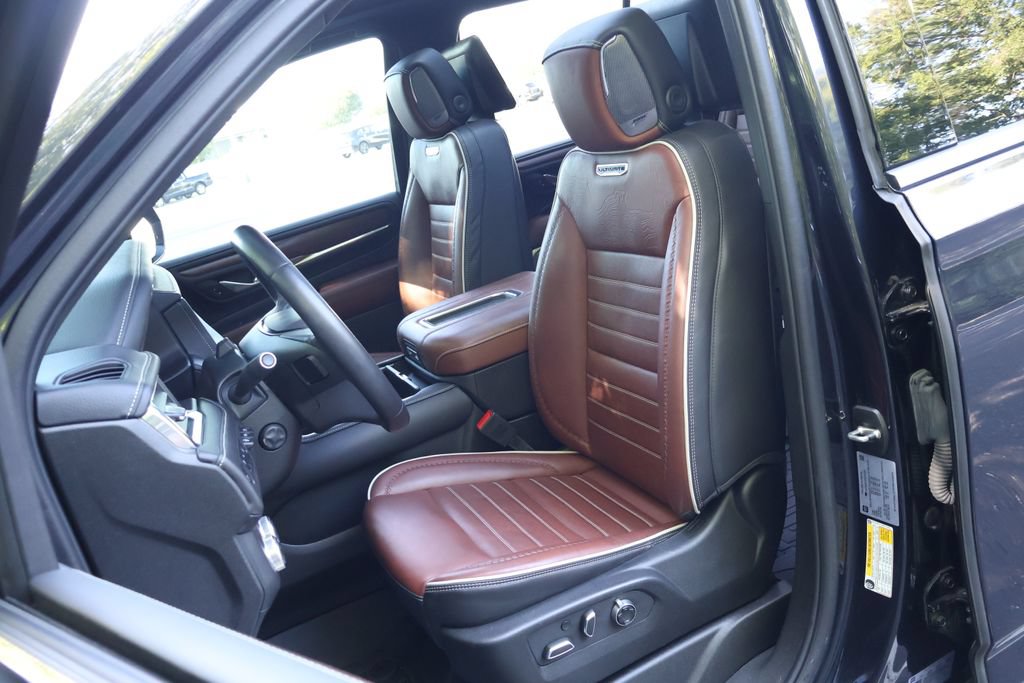 Certified 2024 GMC Yukon Denali Ultimate w/ LPO, Floor Liner Package AWD/4WD image 34