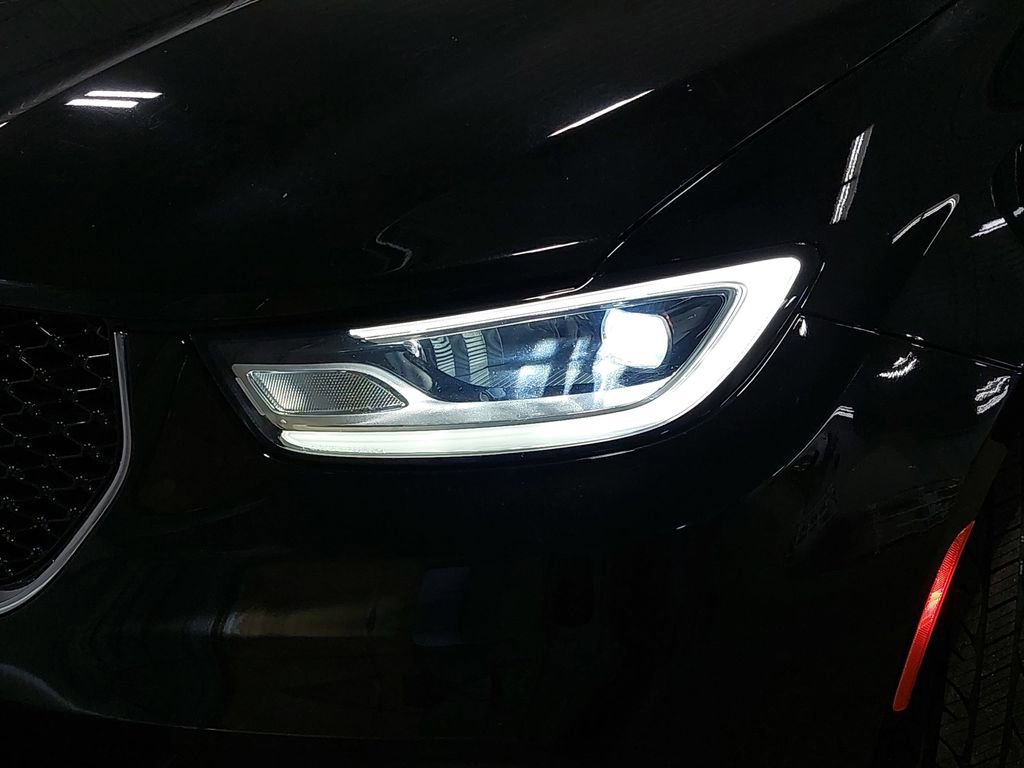 Used 2024 Chrysler Pacifica Touring-L image 33