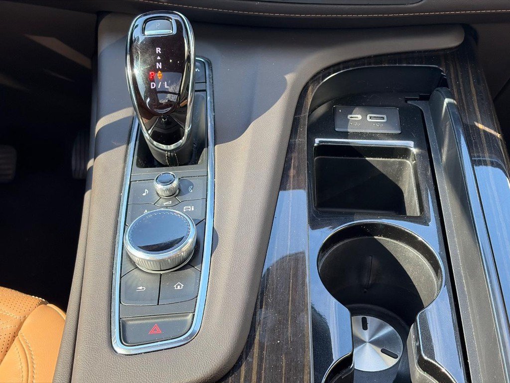 Certified 2023 Cadillac Escalade Premium Luxury AWD/4WD image 13