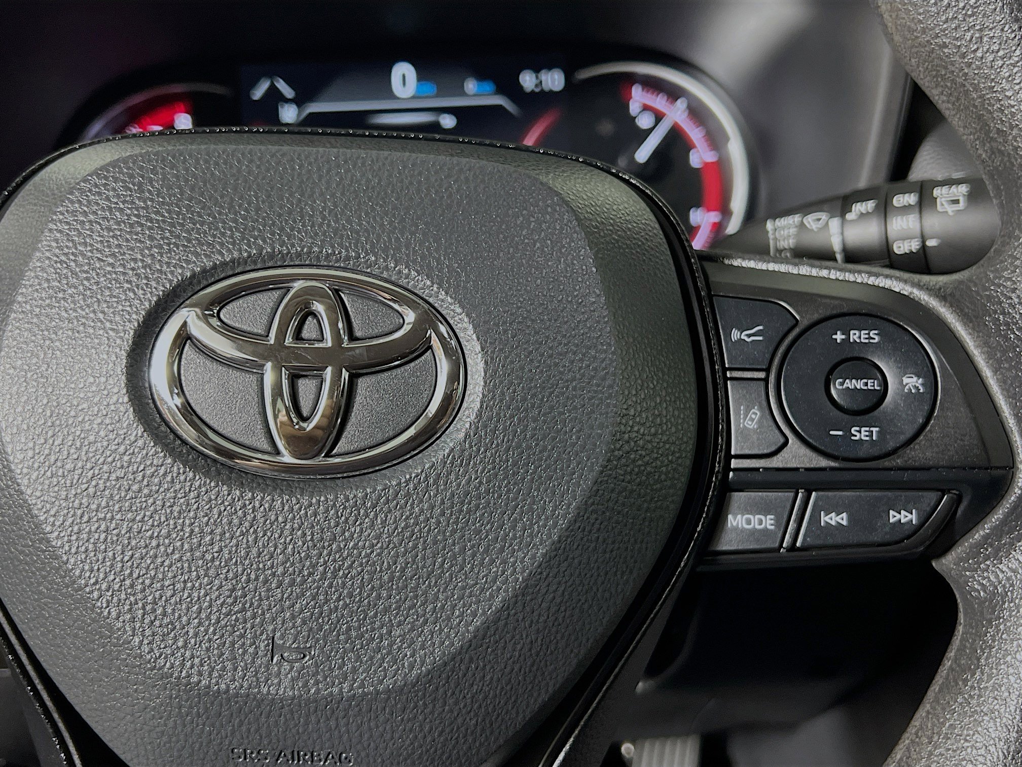 Used 2025 Toyota RAV4 XLE image 20