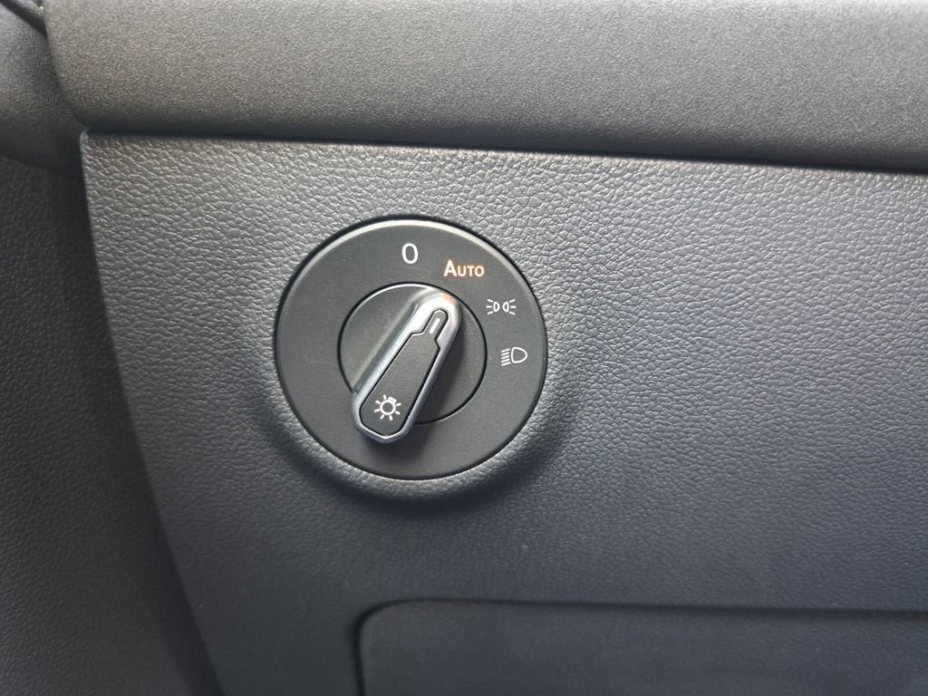 New 2026 Volkswagen Taos SE image 14