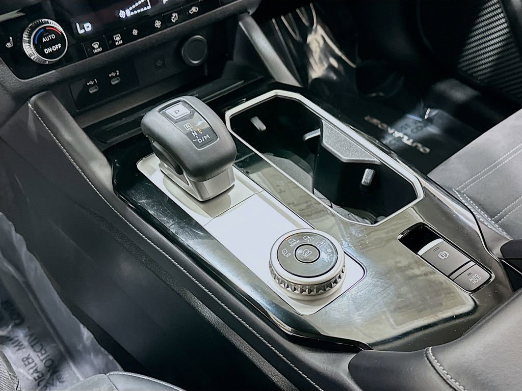 Used 2025 Mitsubishi Outlander SE image 17